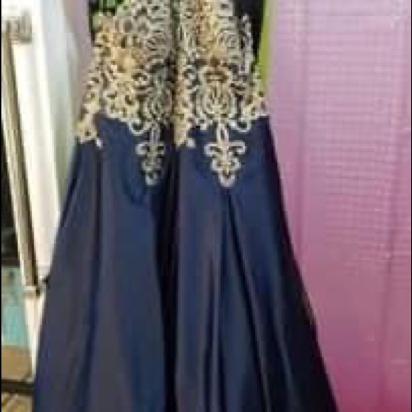 Dress - Picture 2 of 8